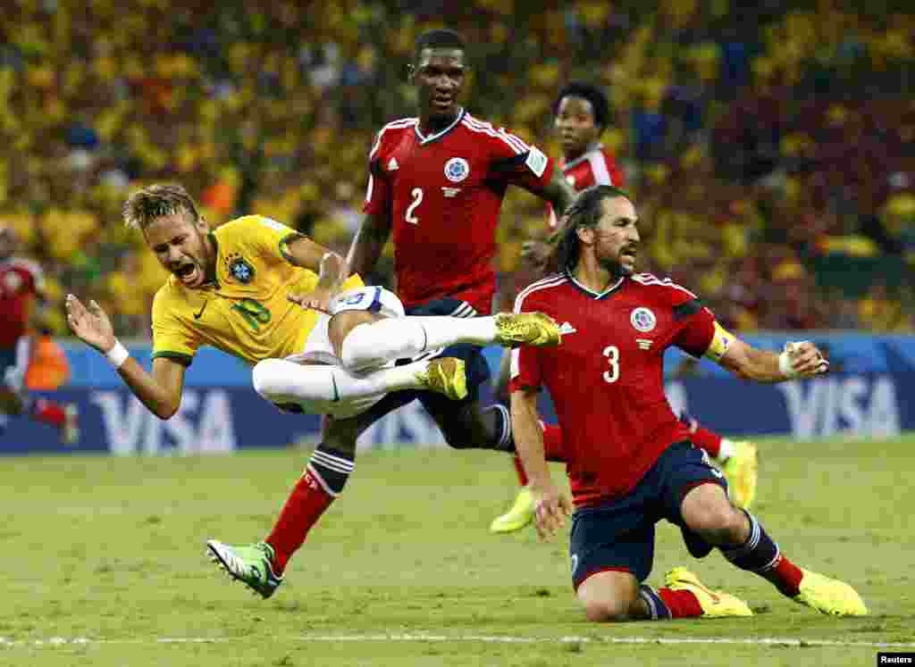 Braziliya-Kolumbiya &ndash; 2:1. Neymar zədələnərək meydanı tərk edir.