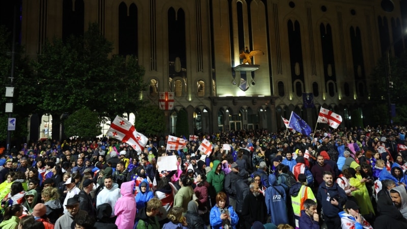 Грузиските пратеници го одобрија контроверзниот закон и покрај масовните протести