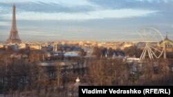 Париж, март (архив)