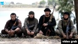 Täjigistanda owal "OMON-yň" serkerdesi bolan Gulmurod Halimow (sagdan 2-nji), indi "YD" toparynyň hatarynda söweşýär.