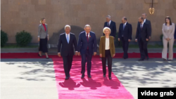Avropa İttifaqı Şurasının prezidenti Antoniu Koşta, Ermənistanın baş naziri Nikol Paşinyan və Avropa Komissiyasının prezidenti Ursula fon der Lyayen Yerevanda Ermənistan-Aİ sammitində. 