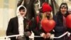 Росія: У День закоханих жінки закликали звільнити політв'язів (відео)