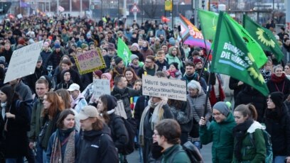 Десетки хиляди души протестираха в различни градове в цяла Германия