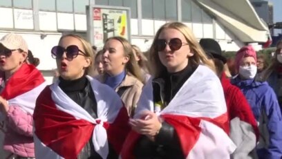 Belarus: Sute de femei, reținute la un protest