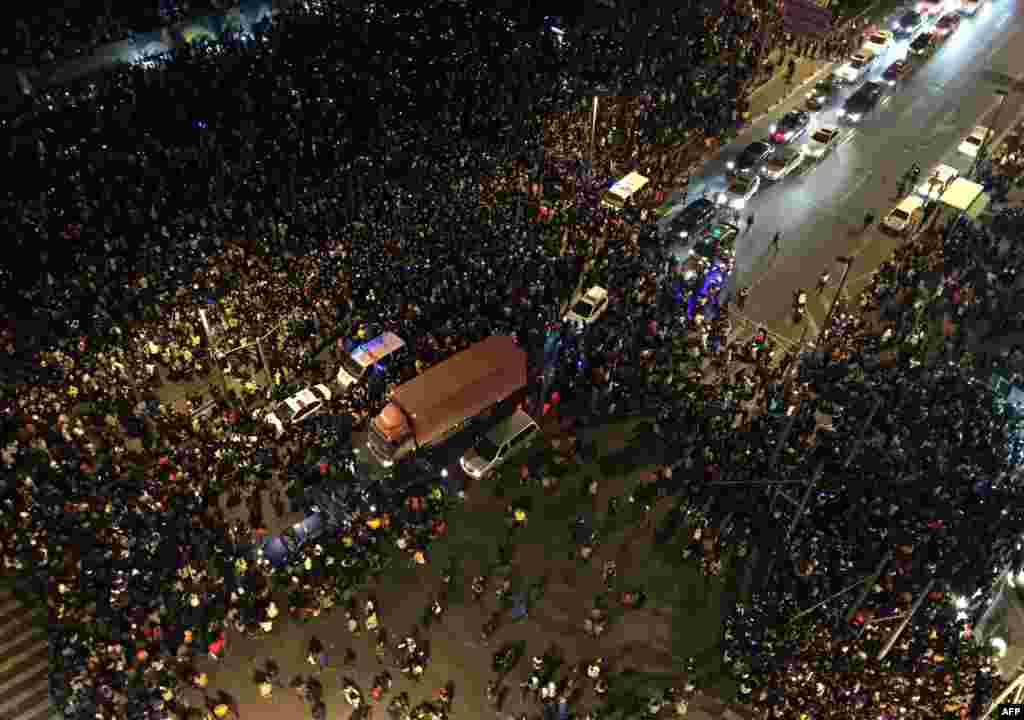 شانگهای، چین؛ یکی از بدترین سوانح مربوط به سال نوی میلادی در اینجا رخ داد، وقتی هجوم جمعیت ده&zwnj;ها کشته و زخمی برجای گذاشت