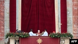 რომის პაპი, ლეონ XIV წმინდა პეტრეს ტაძარში, ვატიკანი, 2025 წლის 25 დეკემბერი 