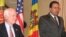 Senatorul John McCain cu speakerul Marian Lupu