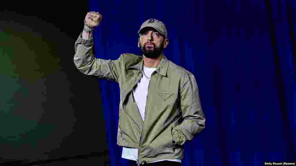 Eminem színpadra lép, hogy bemutassa Barack Obama volt amerikai elnököt a demokrata elnökjelölt Kamala Harris kampányrendezvényén a michigani Detroitban október 22-én.&nbsp;Eminem rajongótáborának és Trump támogatóinak egy része, a fehér munkásosztálybeli amerikaiak átfedésben lehetnek, de a rapper azt nyilatkozta, nem érdekli, ha Harris támogatásával veszít a népszerűségéből