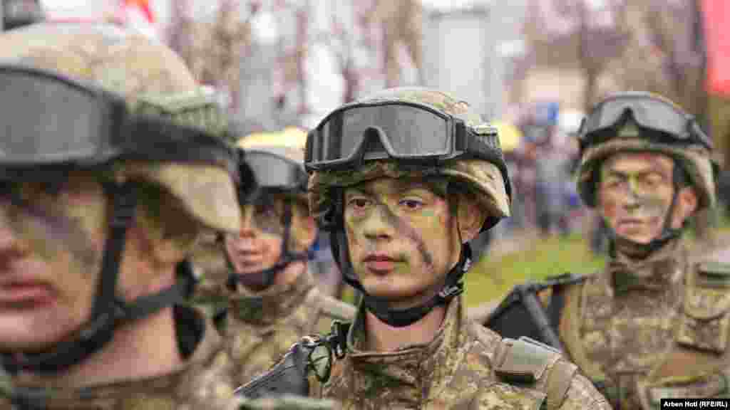 "KSF su spremne braniti suverenitet i teritorijalni integritet", rekao je premijer Kosova Albin Kurti prije početka parade.