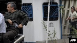 مشهورترین عکس از حسن میرکاظمی مربوط به سال ۱۳۸۸ است که سوار بر موتور و کلت به کمر در سرکوب معترضان نقش داشت