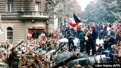 Незабытая обида. Что россияне и чехи знают о вторжении 1968 года