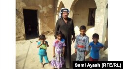 Iraq - Abu Ayyad, one of the internally displaced in Miqdadiya, with his family, Diyala, 17Oct2013