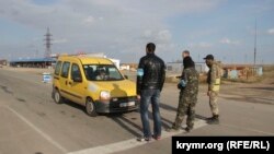 Ukrainian Crimean-Tatar activists have been spearheading a civilian-led blockade along the border with the Moscow-controlled peninsula. (file photo)