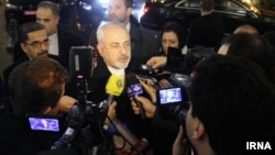 محمد جواد ظریف در هنگام ورود به بروکسل با خبرنگاران گفت‌وگو کرده است