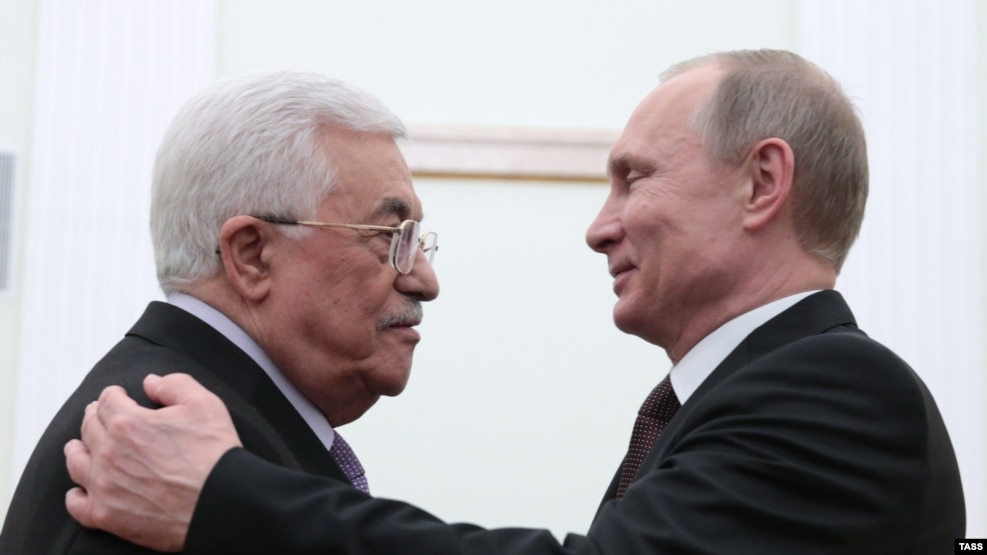 Russian President Vladimir Putin (R) and Palestinian leader Mahmud Abbas at a meeting in Moscow last year