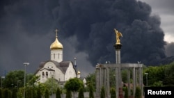 Incendiu la o rafinărie din Moscova, după un atac ucrainean cu drone, 18 iunie 2026