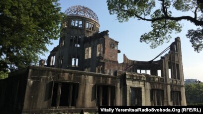 Hirosima Haj Dushi Zagiblih Vid Yadernogo Vibuhu Splyat Spokijno Bo Mi Zla Bilshe Ne Povtorimo