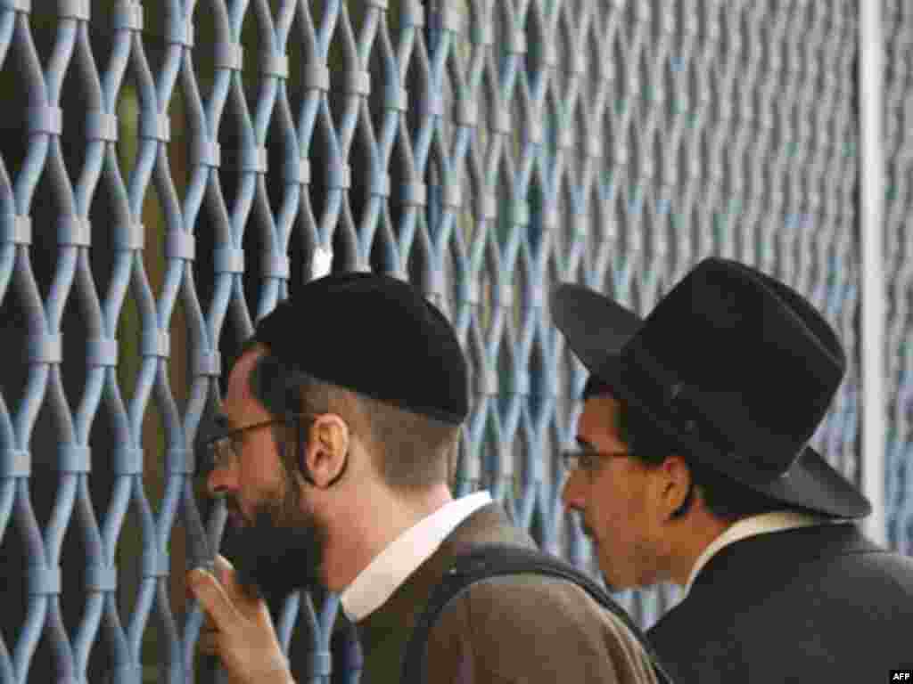 Байтулмуқаддас, Ҳафтуми март - Ҳашт донишҷӯи яҳудӣ дар мактаби динӣ аз тири як ҷавони фаластинӣ кушта шуданд. Нӯҳ нафари дигар захм бардоштанд. 