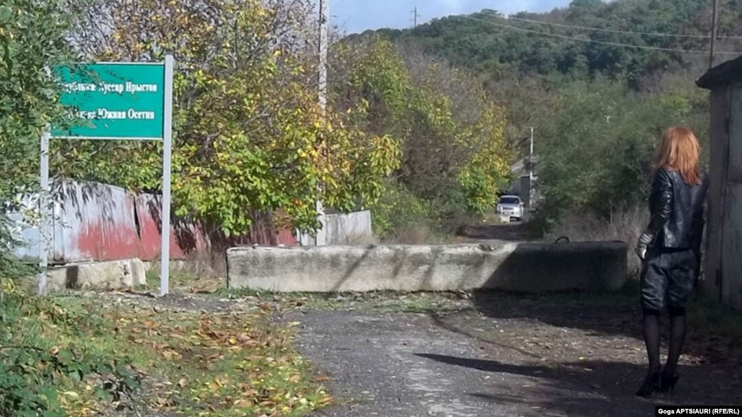Лишившись пахотных земель и пастбищ, жители Переви стали уезжать: около 75 семей уже покинули село