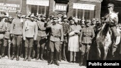 Афіцэры польскай арміі ў акупаваным Менску, нівень 1919 г.