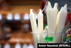 Свічки на випадок перебоїв з електрикою – найбільш ходовий товар у крамницях Маріуполя