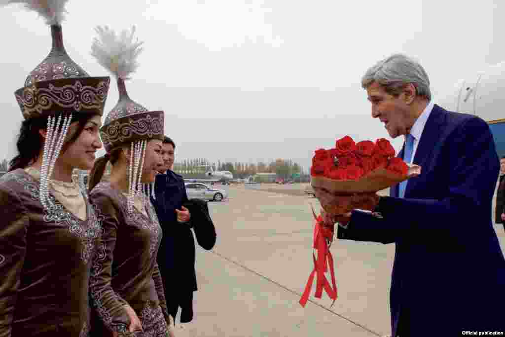 Фото Посольства США в КР. 
