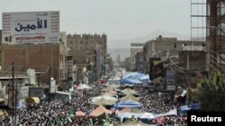 Antigovernment protesters turned out in force at Friday Prayers during a demonstration demanding the resignation of Yemeni President on April 1.