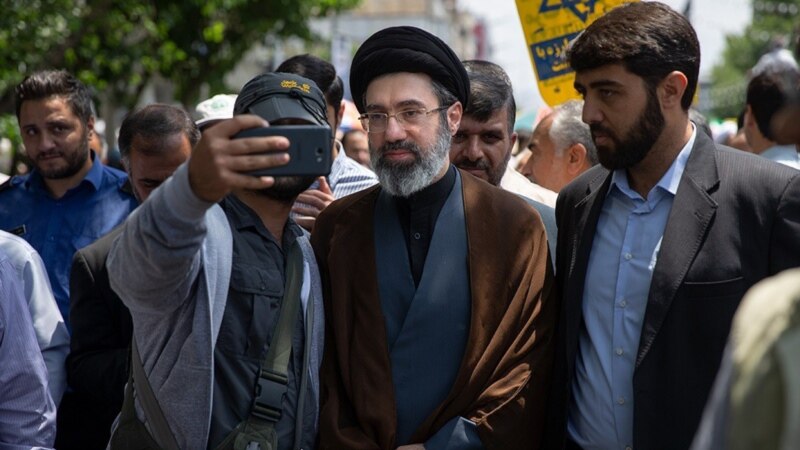 ادعای عضو خبرگان: مخالفت خامنه‌ای با «بررسی» صلاحیت فرزندش به عنوان نامزد رهبری آینده