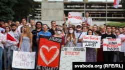 Minsk. Döwlet TW-siniň binasynyň öňündäki protest. 15-nji awgust, 2020. 