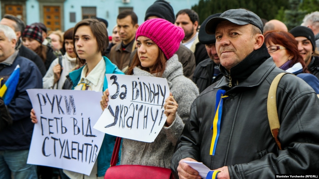 Студенты на Евромайдане на площади Ленина