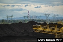 Deponija uglja u blizini termoelektrana "Nikola Tesla A i B" u Obrenovcu, oktobar 2023.