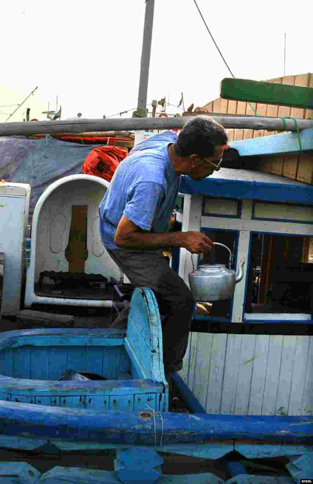 U.A.E, Iranian sailors in Dubai, 05/07/2007