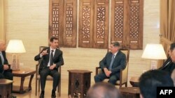 Presidenti i Sirisë, Bashar al-Assad, gjatë takimit me një delegacion nga Jordania. Damask, 11 shkurt 2013.
