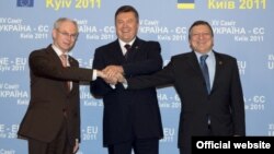 Голова Європейської Ради Герман ван Ромпей, Президент України Віктор Янукович та Голова Європейської Комісії Жозе Мануель Баррозу