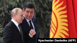 Сооронбай Жээнбеков менен Владимир Путин.