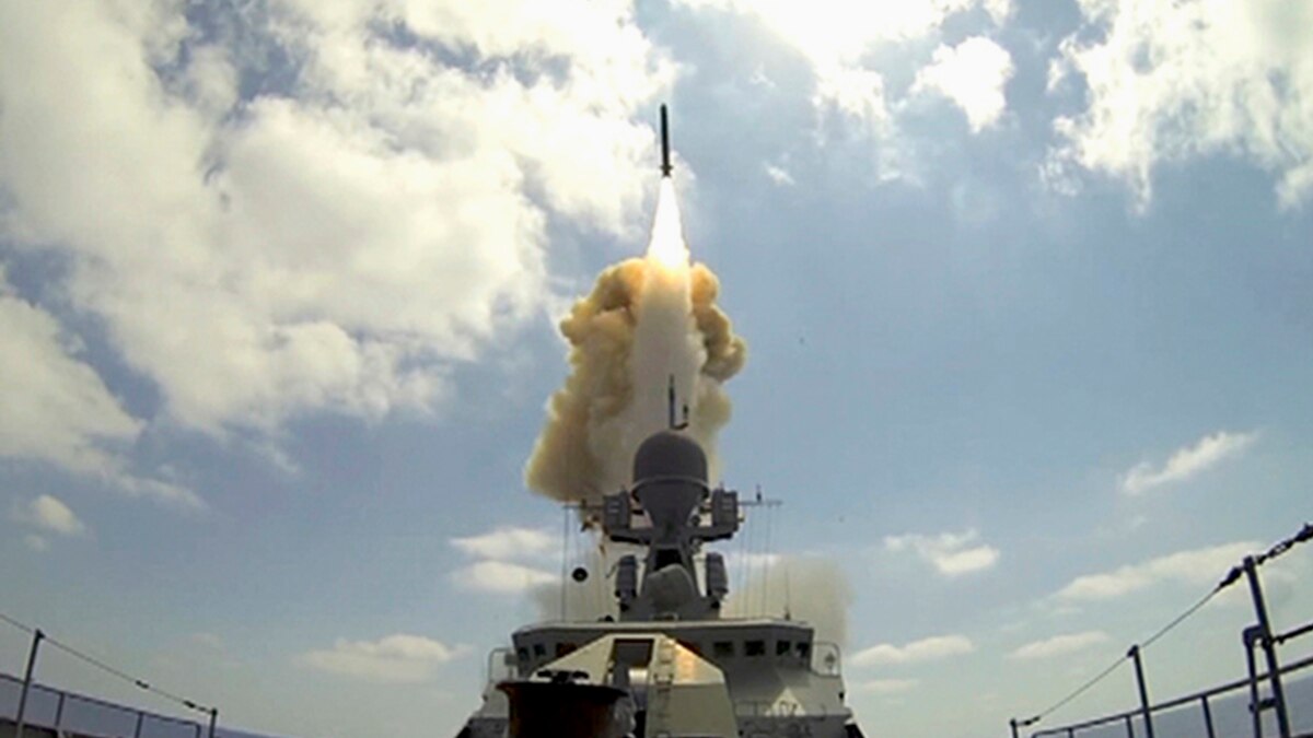 У Чорному і Середземному морях перебувають 9 російських носіїв крилатих ракет – ВМС