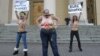 Украінскія актывісткі Femen — у Ельскім райаддзеле міліцыі