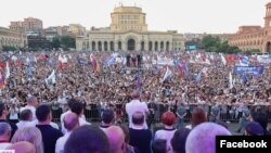 Armenia - Former President Robert Kocharian and senior members of his Hayastan (Armenia) bloc hold an election campaign rally in Yerevan's Republic Square, June 18, 2021.