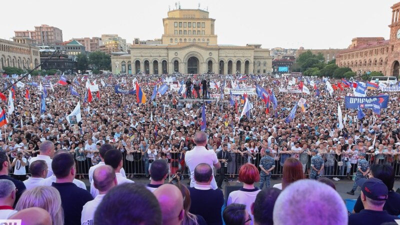 Armenian Opposition Bloc Avoids Boycott Of Parliament