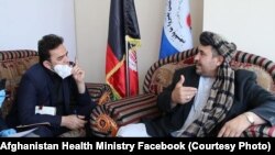 حکیم الکوزی، فردی که ادعای ساختن دوای ضد ویروس کرونا را در کابل دارد