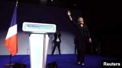 Liderka krajnje desnog Nacionalnog okupljanja Marin le Pen posle objave prvih rezultata prvog kruga izbora u Francuskoj, 30. jun 2024.