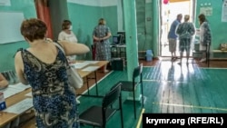 Хип-хоп, дети и хлеб с солью: как Крым голосовал по поправкам к Конституции России (фотогалерея)