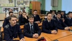 Новосибірські студенти, які відмовилися підписувати контракти з міноборони РФ, на примусовому перегляді фільму «Зрадник»