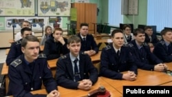 Новосибірські студенти, які відмовилися підписувати контракти з міноборони РФ, на примусовому перегляді фільму «Зрадник»