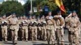 Militari moldoveni din forțele de menținere a păcii la o paradă de Ziua Independenței R.Moldova, 27 august 2011.