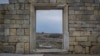 Руїни Херсонеса крізь вікно базиліки, Севастополь, 2017 рік
