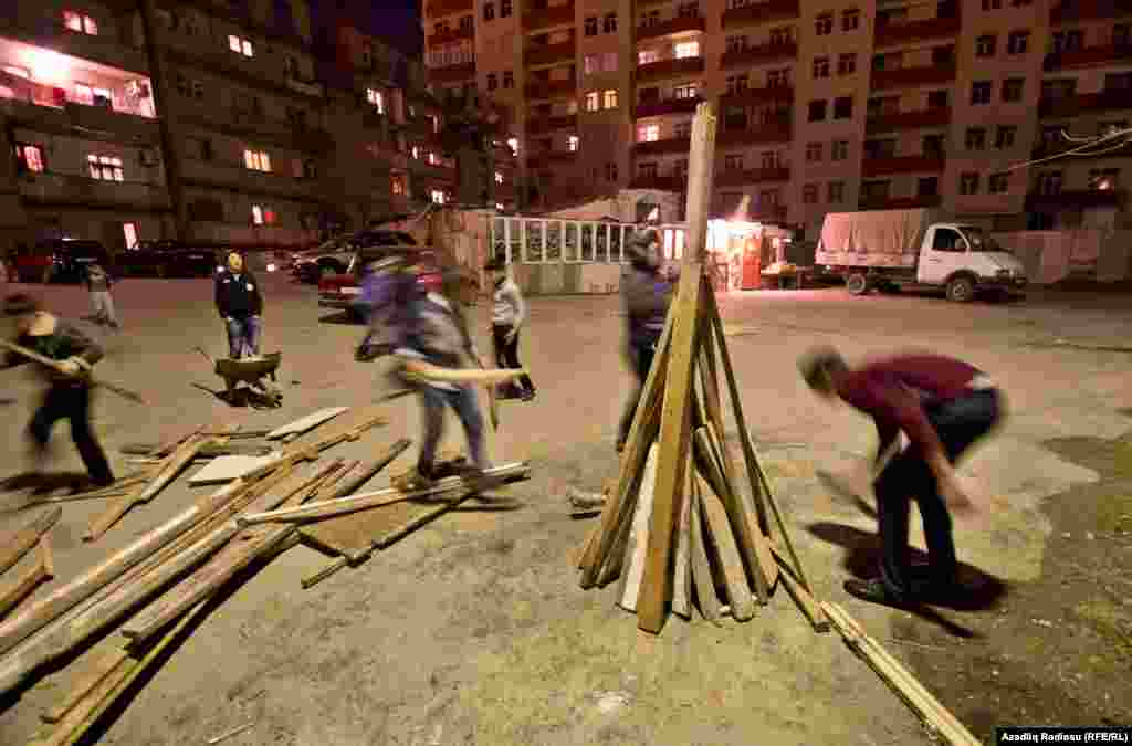 Ырым бойынша, алғашқы сәрсенбіде су тазарады. Өйткені, тау басындағы қар ери бастайды, тоқтау су ағын суға айналады. Су өмірдің нәрі, тазалықтың символы саналады. Бұл күні таң ата адамдар бұлақ не өзенге барып су алады, жуынады, бір-біріне су шашады.&nbsp;