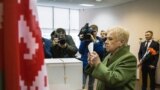 Лідзія Ярмошына, якая на той час была старшынёй Цэнтральнай выбарчай камісіі, на датэрміновым галасаваньні падчас выбараў у Палату прадстаўнікоў, 14 лістапада 2019