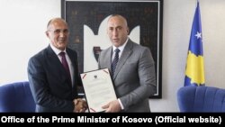 Bejtuš Gaši u trenutku imenovanja za ministra unutrašnjih poslova sa kosovskim premijerom Ramušom Haradinajem