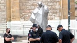 Policija ispred Katedrale Srca Isusova, Sarajevo, 12. maj